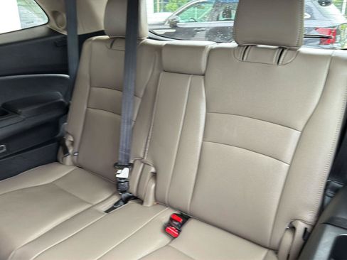 Used 2017 Honda Pilot Touring image 14