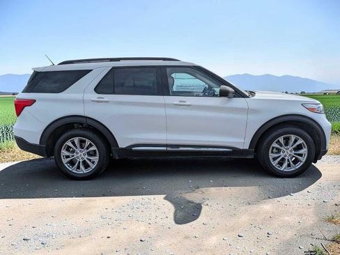 Certified 2023 Ford Explorer XLT w/ Equipment Group 202A AWD/4WD image 7