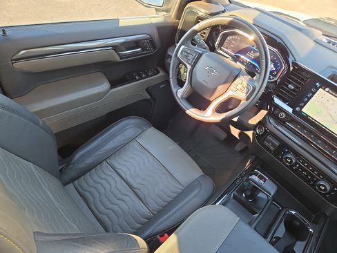 Used 2024 Chevrolet Silverado 1500 ZR2 w/ Technology Package AWD/4WD image 17