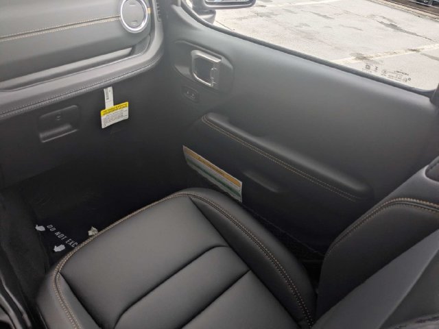 New 2026 Jeep Wrangler Unlimited Sahara AWD/4WD image 18