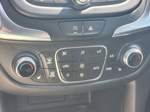 Used 2022 Chevrolet Equinox LT image 23