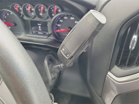 Used 2020 Chevrolet Silverado 1500 Custom w/ Custom Value Package image 28