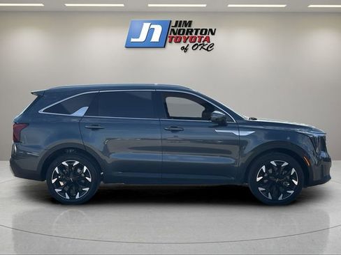 Used 2024 Kia Sorento EX w/ Panoramic Sunroof Package FWD image 4