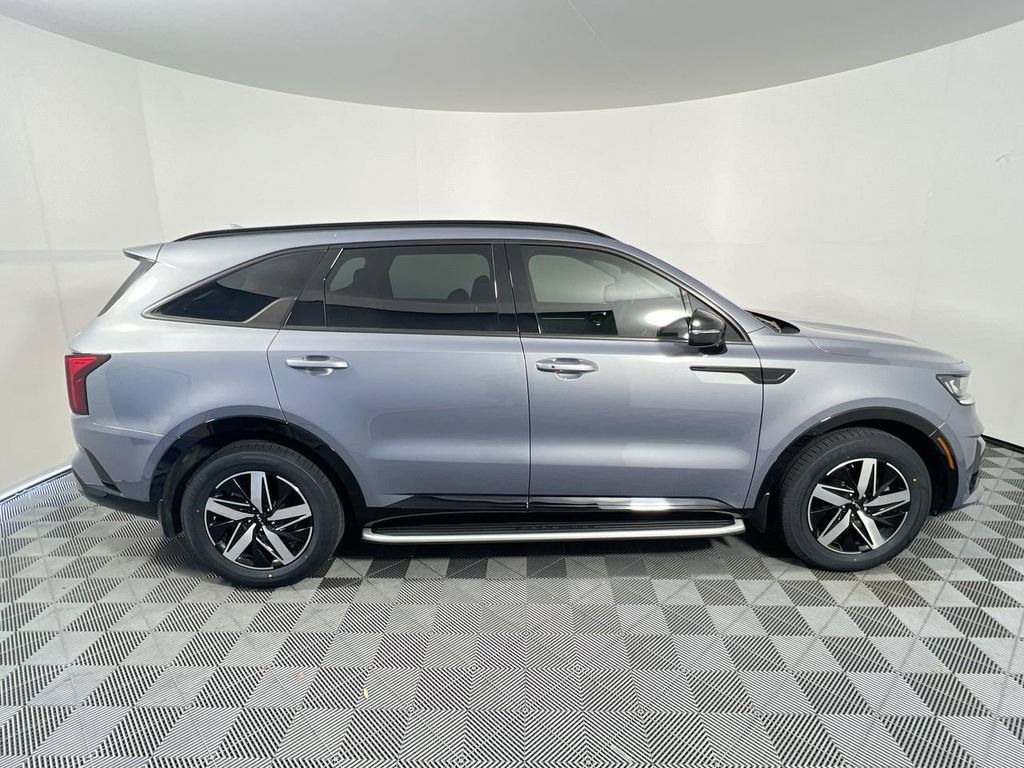 Used 2023 Kia Sorento S FWD image 2