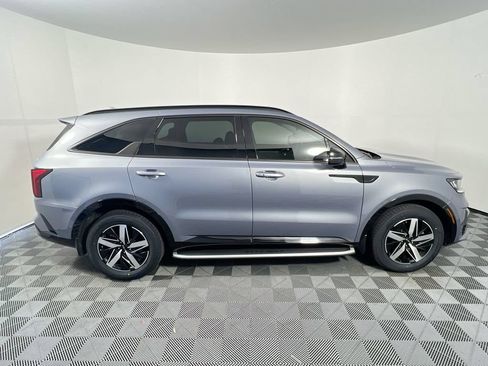 Used 2023 Kia Sorento S FWD image 2