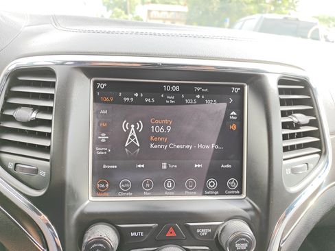 Used 2018 Jeep Grand Cherokee Limited AWD/4WD image 19