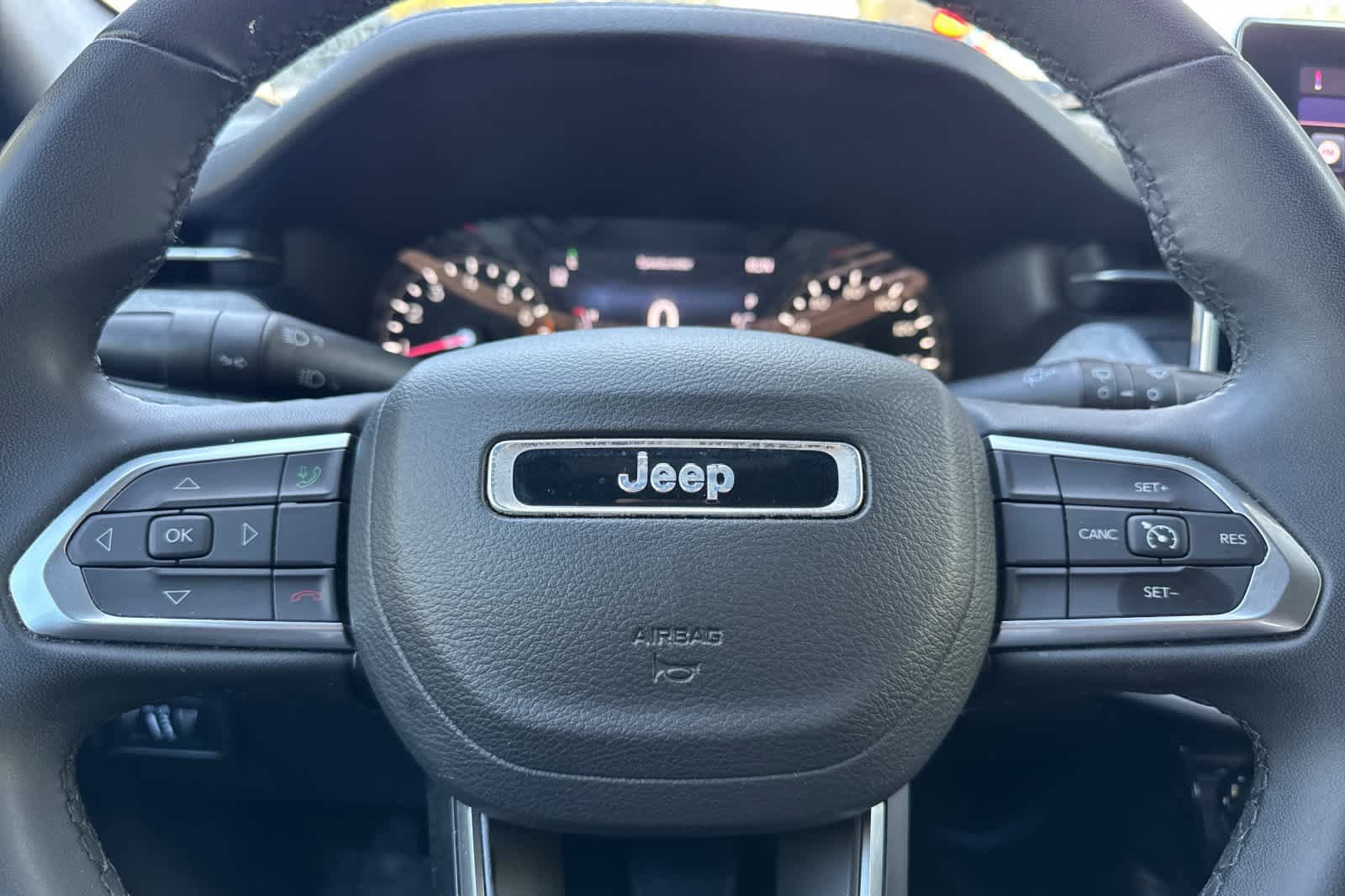 Used 2024 Jeep Compass Latitude AWD/4WD image 23