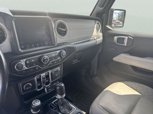 Used 2022 Jeep Wrangler Unlimited Sahara AWD/4WD image 21