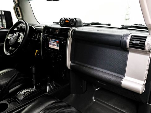 Used 2013 Toyota FJ Cruiser 4WD w/ Convenience Pkg image 17