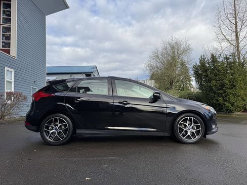 Used 2017 Ford Focus SEL image 9