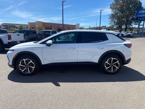 Used 2025 Chevrolet Equinox EV LT w/ Comfort Package AWD/4WD image 2