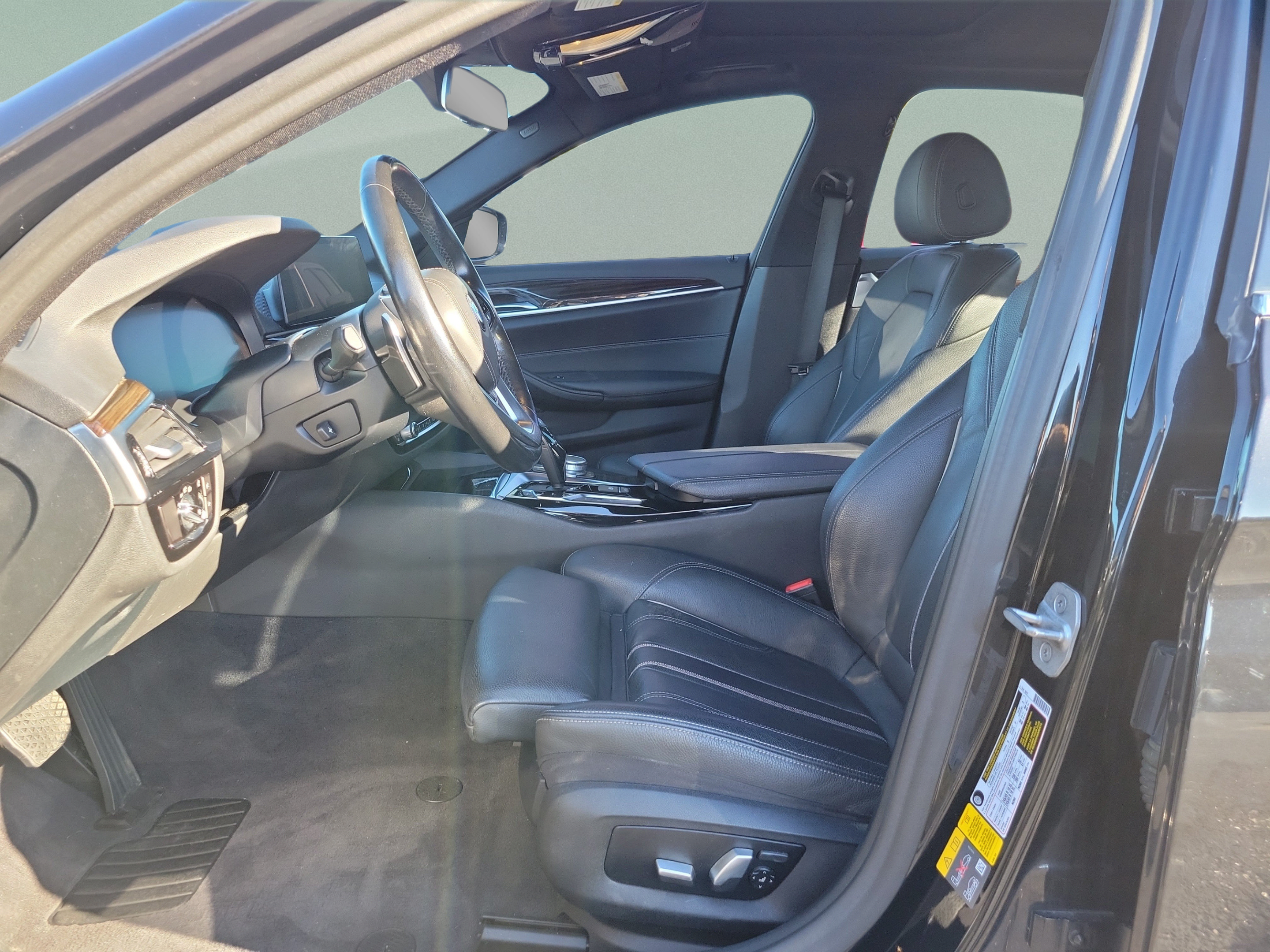 Used 2020 BMW 530e xDrive w/ Premium Package AWD/4WD image 15