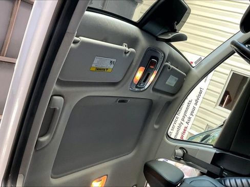 Used 2025 Hyundai Elantra Limited image 13