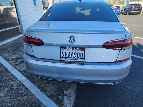 Used 2021 Volkswagen Passat 2.0T SE FWD image 3