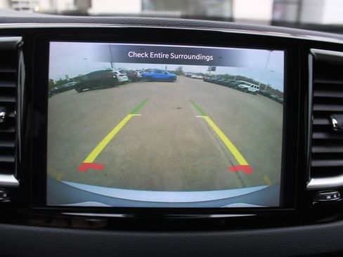 Used 2024 Chrysler Pacifica Touring-L image 20