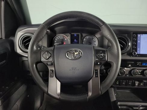 Used 2020 Toyota Tacoma TRD Off-Road w/ TRD Premium Off Road Package AWD/4WD image 23