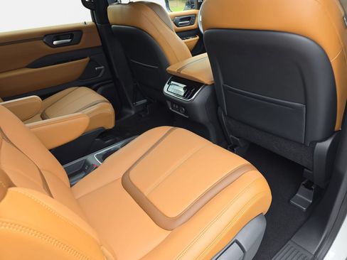 New 2026 Nissan Armada SL w/ Captain's Chari Seat Package AWD/4WD image 11