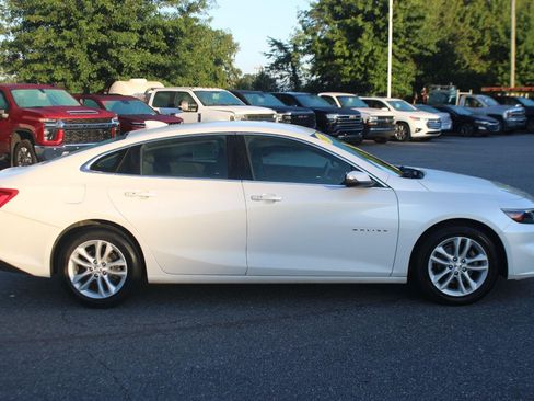 Used 2017 Chevrolet Malibu LT FWD image 7