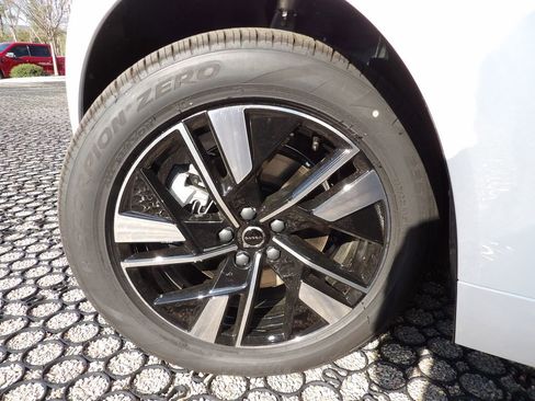 New 2026 Volvo XC60 B5 Plus w/ Protection Package Premier image 27