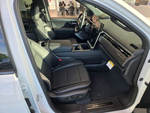 New 2025 GMC Sierra EV Denali AWD/4WD image 30
