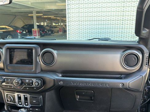 Used 2018 Jeep Wrangler Sport AWD/4WD image 11