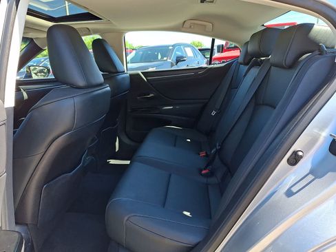Used 2024 Lexus ES 350 w/ Premium Package FWD image 11