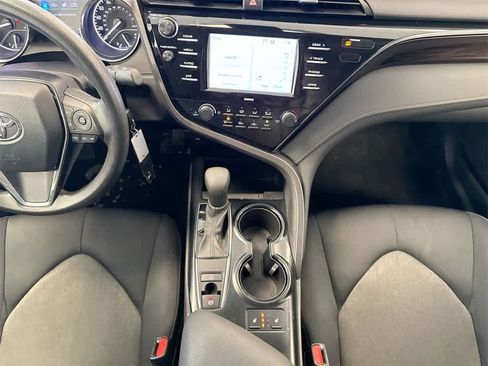 Used 2020 Toyota Camry LE image 27