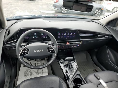 Used 2023 Kia Niro SX Touring image 38