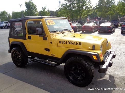 Used 2004 Jeep Wrangler SE w/ Full Face Tire & Wheel Group AWD/4WD image 2
