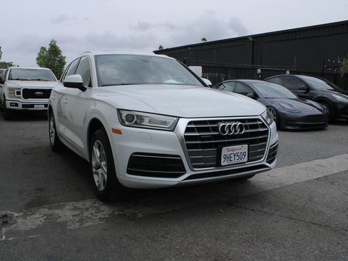 Used 2019 Audi Q5 2.0T Premium w/ Convenience Package image 1