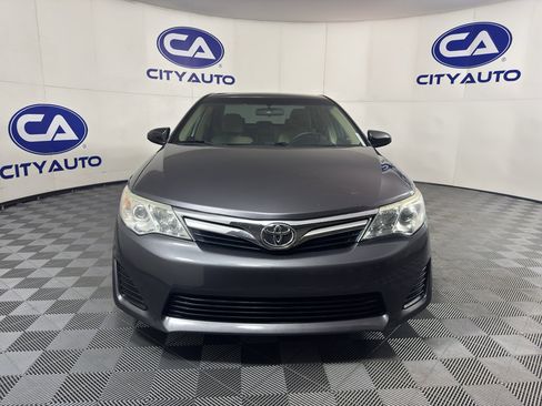 Used 2014 Toyota Camry LE image 9