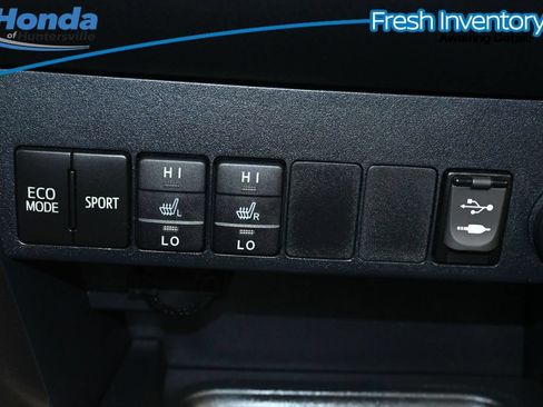 Used 2016 Toyota RAV4 SE FWD image 14