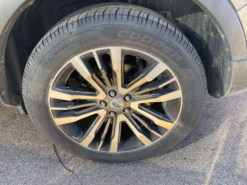 Used 2017 Ford Explorer Platinum image 14