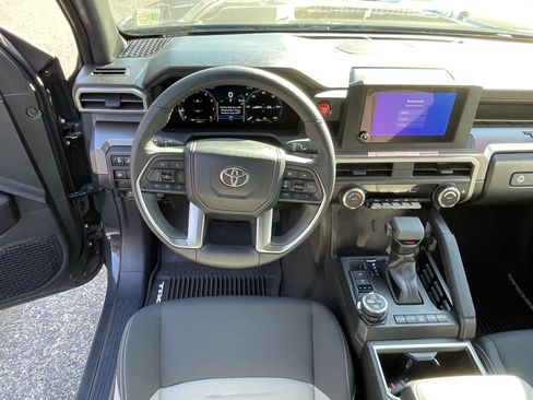 Certified 2025 Toyota Tacoma TRD Off-Road AWD/4WD image 12