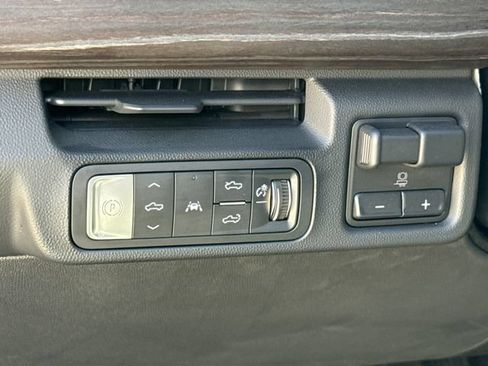 Used 2025 GMC Sierra EV Denali AWD/4WD image 23