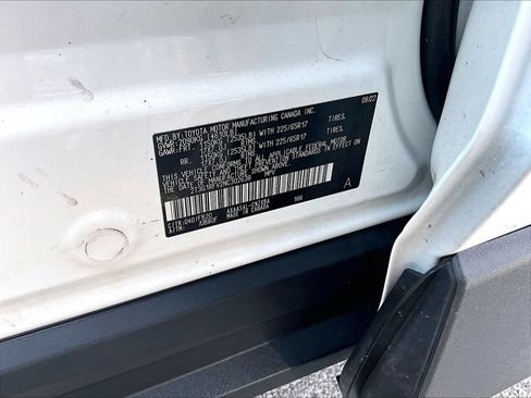 Used 2022 Toyota RAV4 LE AWD/4WD image 36