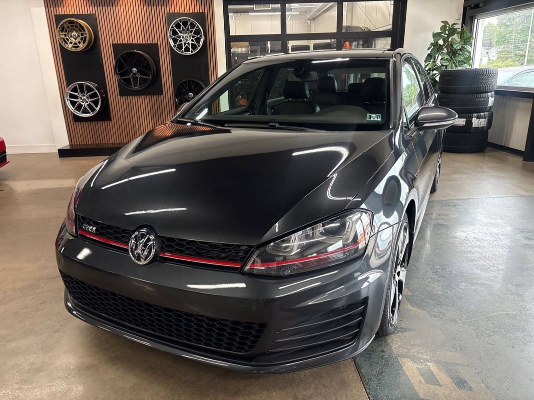 Used 2016 Volkswagen GTI SE w/ Lighting Package (SEL) FWD image 2
