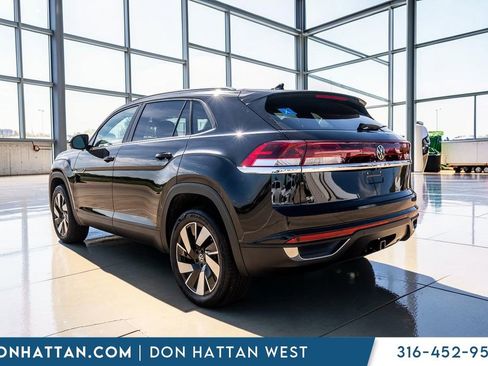 Used 2024 Volkswagen Atlas Cross Sport SE FWD image 25