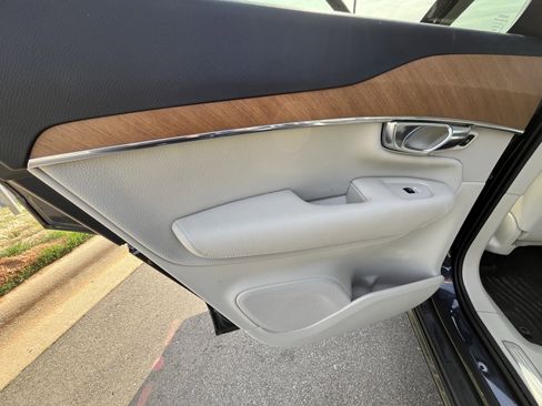 Used 2022 Volvo XC90 T6 Momentum w/ Advanced Package image 27