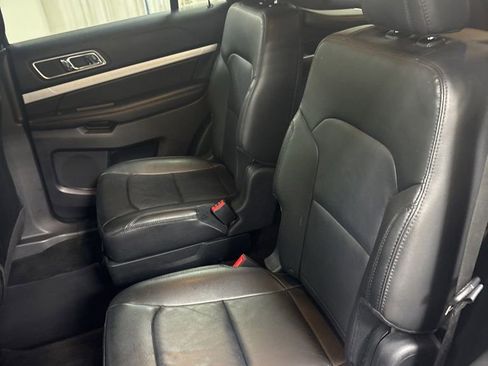 Used 2016 Ford Explorer XLT w/ Equipment Group 202A FWD image 21