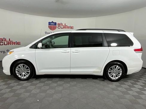 Used 2014 Toyota Sienna XLE image 6
