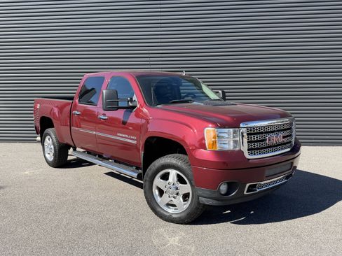 Used 2013 GMC Sierra 2500 Denali w/ Suspension Package, Off-Road image 7