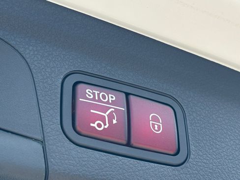 Used 2022 Mercedes-Benz GLE 350 w/ Premium Package image 17