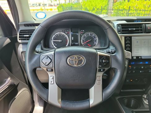 Used 2022 Toyota 4Runner Limited AWD/4WD image 32