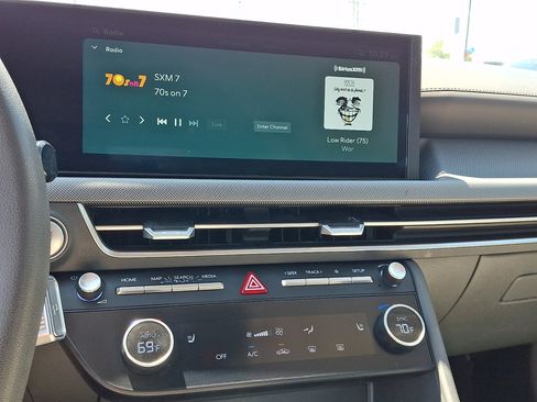 Used 2025 Hyundai Sonata SEL FWD image 28