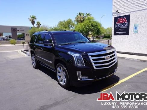 Used 2018 Cadillac Escalade Premium Luxury AWD/4WD image 79