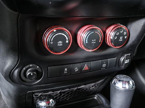 Used 2016 Jeep Wrangler Unlimited Sahara w/ Connectivity Group image 14