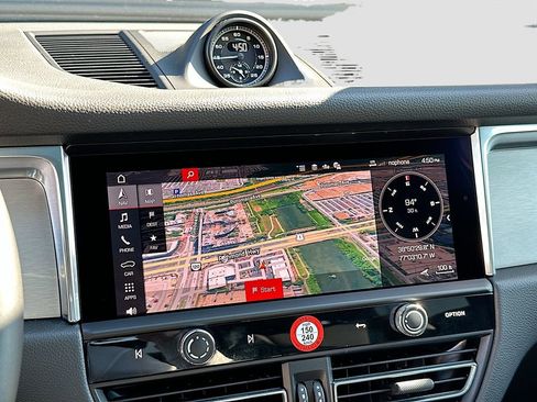 Certified 2026 Porsche Macan AWD/4WD image 16