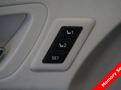 Used 2022 Toyota Sienna Platinum AWD/4WD image 6
