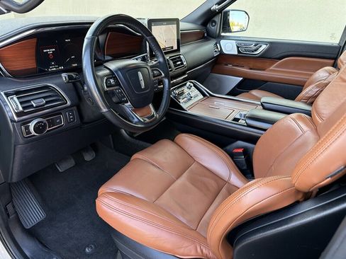 Used 2020 Lincoln Navigator L Reserve w/ Luxury Package image 10